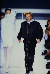 2103293732_lanvin-hc-spring-1992(18).thumb.jpg.f21a6d0e3df3825bc3b549d336302ffc.jpg