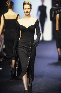 2124019617_Lanvin1993WomenRTW119.thumb.jpg.be6c0396d11e41d62d025b84e5294256.jpg