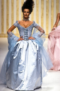 2132829977_PierreBalmainHauteCoutureSpring199411.thumb.jpg.4a1414144ac88df2071a46636a2bbce0.jpg