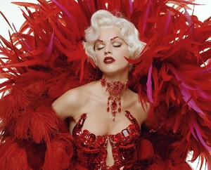 Eva Herzigova en Thierry Mugler..jpg