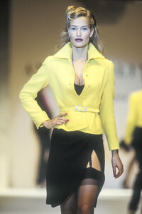 300920394_Blumarine1995WomenRTW51.thumb.jpg.f011dc8d4991b16da7b02fa7a788a61b.jpg