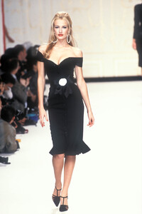 323692613_Chanel1995HauteCouture57.thumb.jpg.5e68b77dd78dba7b56d514b073c9adbb.jpg