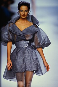 343021664_lanvin-hc-spring-1992(16).thumb.jpg.f18b72bc866b39309a60abba4f7bc929.jpg