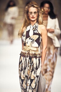 354958662_Valentino1993WomenRTW231.thumb.jpg.407a9c188df992803739c229af265455.jpg