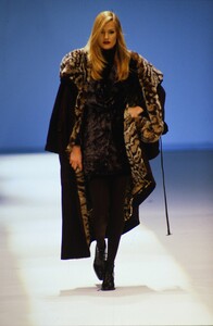 358697669_gianfranco-ferre-fw-1994(4).thumb.jpg.24680e4b0dc8b34df8bf6c16620541c4.jpg