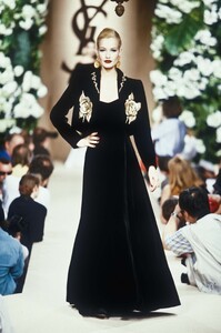378089873_YvesSaintLaurent1995HauteCouture190.thumb.jpg.3b07dbf8496ae62b481edc815e0d2feb.jpg