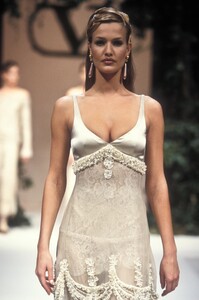 379873438_Valentino1994HauteCouture64.thumb.jpg.0b97a8faab6944b37a7751a0f6a71ac6.jpg