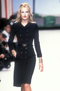 420599186_Chanel1995HauteCouture16.thumb.jpg.0fd87008ef4982a62213c47278b8d389.jpg