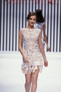 491959698_Valentino1992HauteCouture22.thumb.jpg.6eccf16c2584fdc56486e3d7314d1e0e.jpg