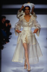 528349080_lanvin-hc-spring-1992(11).thumb.jpg.348969745634c3be3ca8fc2d8bc0a68d.jpg