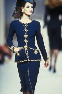 55119866_Chanel1992HauteCouture62.thumb.jpg.9f2bb16b211154217749f1e737b28af8.jpg