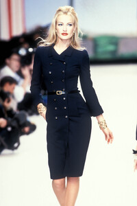 719698036_Chanel1995HauteCouture17.thumb.jpg.3aac3b47ddab44b69bff1738a464f7f1.jpg