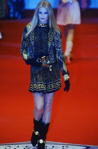 742234427_versace-hc-fw-1991(2).thumb.jpg.7eed5ab2d26e023ebddfddd84bdd3f78.jpg