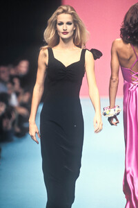 748560492_ChristianLacroix1995WomenRTW94.thumb.jpg.1c1722a7d675c0aee2dbb39800a55afa.jpg