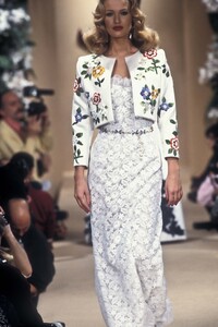 761748149_YvesSaintLaurent1994HauteCouture160.thumb.jpg.1c1f86772b1178ba95d810626b7f2a91.jpg
