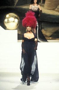 789733461_Chanel1994HauteCouture80.thumb.jpg.95ccf46696797533ca112dc84d012af0.jpg