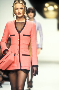 811364885_Chanel1994HauteCouture162.thumb.jpg.d38be276041155364392cf66978f3417.jpg