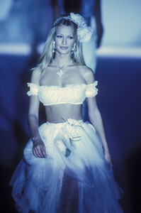 821656182_Blumarine1993WomenRTW118.thumb.jpg.880b864cfba69787833ad9eabbd0ad90.jpg