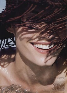 Beauty_Ritts_US_Vogue_June_1994_08.thumb.jpg.1799f6ecdeb559ea8eca3333e3631778.jpg