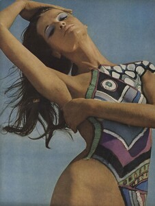 Beauty_US_Vogue_May_1966_05.thumb.jpg.cb06bd15baaaab52688cfd530f1fff5d.jpg