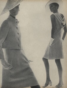 Galanos_Stern_US_Vogue_March_15th_1966_02.thumb.jpg.1618e0814b2ac45eaec61a646011d261.jpg