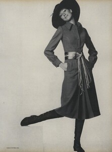 Going_US_Vogue_July_1970_32.thumb.jpg.a1d3a2759c405b338c02bd7cbedc0e2d.jpg