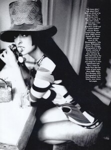 Madness_von_Unwerth_US_Vogue_December_1990_05.thumb.jpg.7a5a87f202ebadae591d384bb2a8f428.jpg