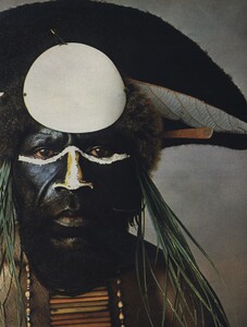 New_Guinea_Penn_US_Vogue_December_1970_02.thumb.jpg.f07772ed0ca6b12b2337d72a3ae4e80e.jpg