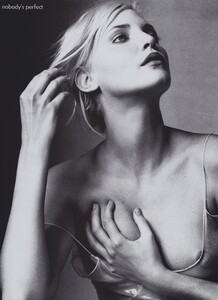 Nobody_Penn_US_Vogue_September_1994_07.thumb.jpg.b8ef18ef324213c4789262a588269914.jpg