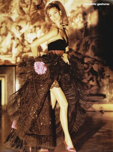 Romantic_von_Unwerth_US_Vogue_December_1990_08.thumb.jpg.c7966b2c82adfc4eadbe06654cdc4db7.jpg