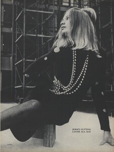 Rubartelli_US_Vogue_January_15th_1965_04.thumb.jpg.768350254e67a2daf10b2b4cbcd55dfc.jpg