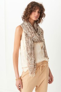 Shot-39-ZaraTravelScarf-003.jpg