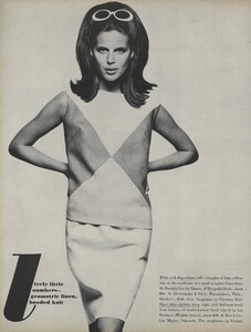 Stern_US_Vogue_May_1966_19.thumb.jpg.14c745836bfb4303d1784272d65766f9.jpg