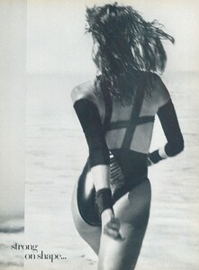Strong_Ritts_US_Vogue_May_1987_06.thumb.jpg.950eb4954336e069e63bf23a7b1f00cd.jpg