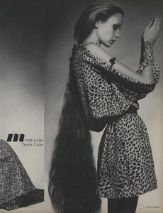 de_Villeneuve_US_Vogue_April_15th_1970_04.thumb.jpg.8bbc465fb2e3bf0a2be09eb9b803db1d.jpg