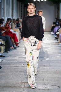 defile-boss-printemps-ete-2021-milan-look-23.thumb.jpg.b2f29271070cf17f0dc0293e5341897a.jpg