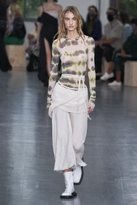 defile-sportmax-printemps-ete-2021-milan-look-36.thumb.jpg.6821453accb954ccb4a7092d996f3c64.jpg