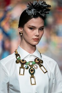 detail-defile-dolce-amp-gabbana-printemps-ete-2021-milan-detail-100.thumb.jpg.f450e21185630b8bec62c147b67a5a54.jpg