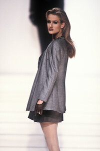 giorgio-armani-ss-1992-1.thumb.jpg.23f7632689fd510c569451d1662da8e4.jpg