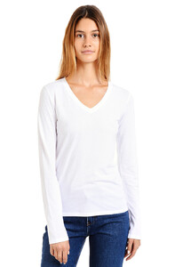 marcy_vneck_white_0435.jpg
