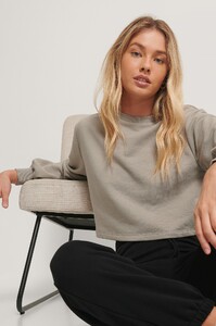 nakd_volume_sleeve_cropped_sweatshirt_1660-000469-0008_01a.jpg