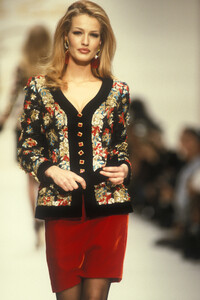 oscar-de-la-renta-fw-1992-8.thumb.jpg.28049e381854c6b20959e0d31278434b.jpg