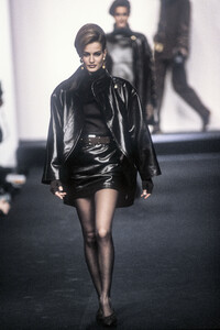 pierre-balmain-fw-1991-2.thumb.jpg.565f4b73780ba669b69ab13381f10c69.jpg
