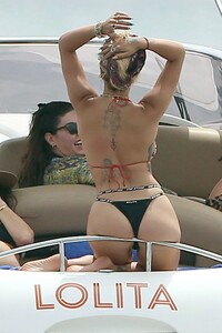 rita-ora-bikini-ibiza-septembre-2020-05.jpg