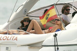rita-ora-bikini-ibiza-septembre-2020-13.jpg