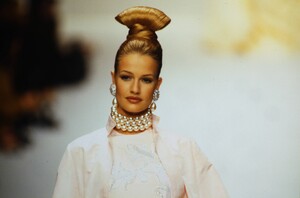 1024331295_JeanLouisScherrerCoutureSpring1994(16).thumb.jpg.a65d68bc7cca06999195db80af85dc66.jpg