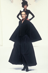 1322540704_Chanel1994HauteCouture119.thumb.jpg.a95fd8f782c61ccf6074743424e23bbd.jpg