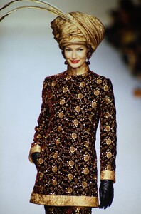 1322834263_JeanLouisScherrerCoutureFall1994(11).thumb.jpg.bee63588394d2d433ae9c3bfda072d56.jpg