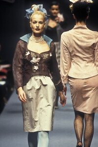 137890163_ChristianLacroix1996WomenRTW176.thumb.jpg.c0dfca41d79551fe0aee61da236c50a1.jpg