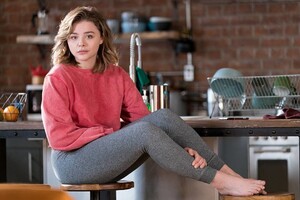 Chloë-Grace-Moretz-Feet-4928908.jpg